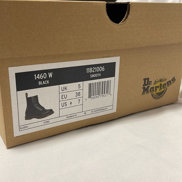 1460 Smooth Leather Dr. Martens Boots (NEW) - Picture 8 of 9